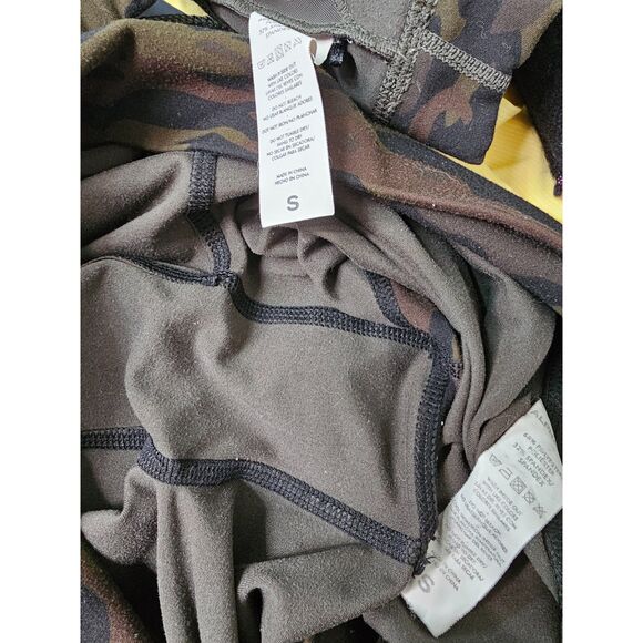 Alphalete Camo Sports Bra and Shorts Set Small - Picture 6 of 6